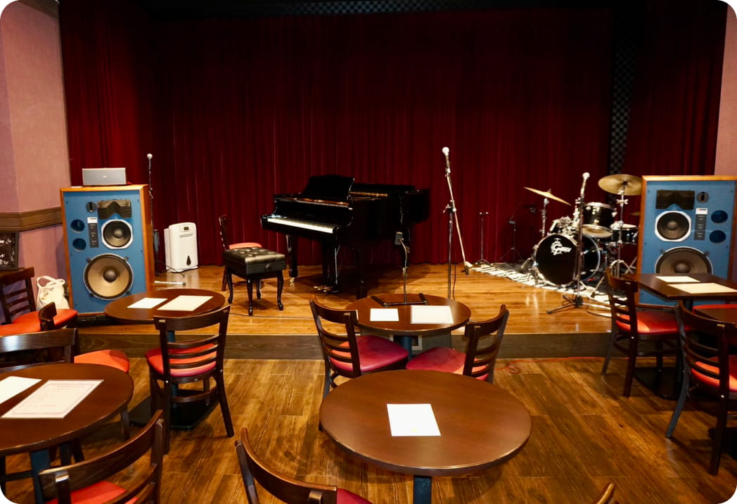 ジャズバーでの発表会の写真1